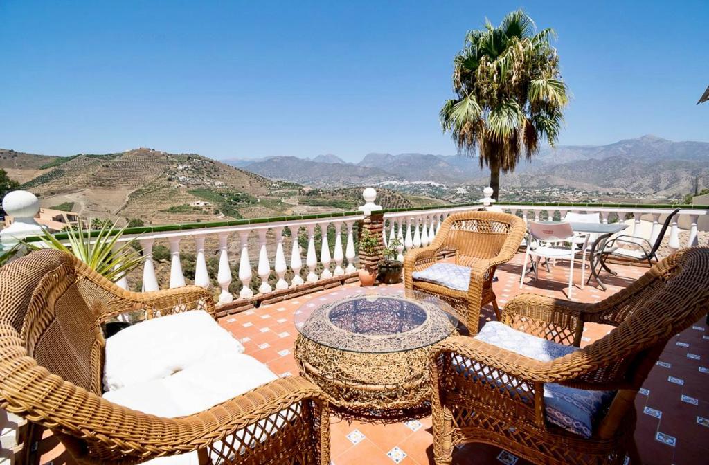 Pequeña villa con piscina y bonitas vistas a la montaña