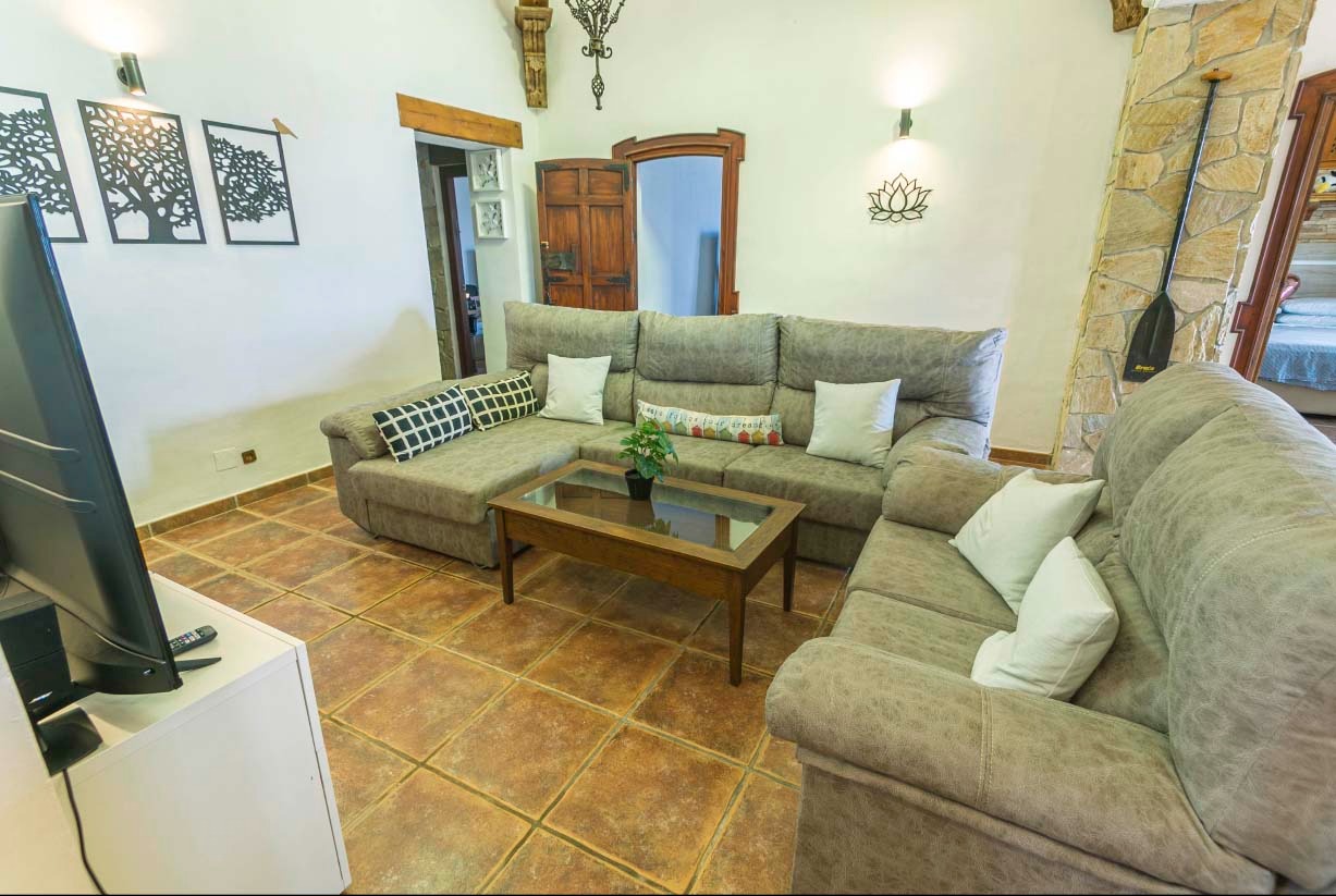 Beautiful villa in quiet area just 5 min drive to Nerja