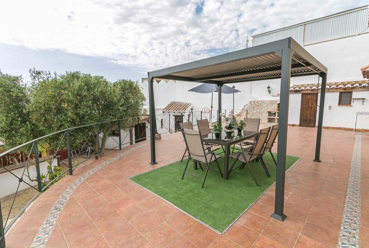 Villa 4 sovrum pool parkering grill Nerja