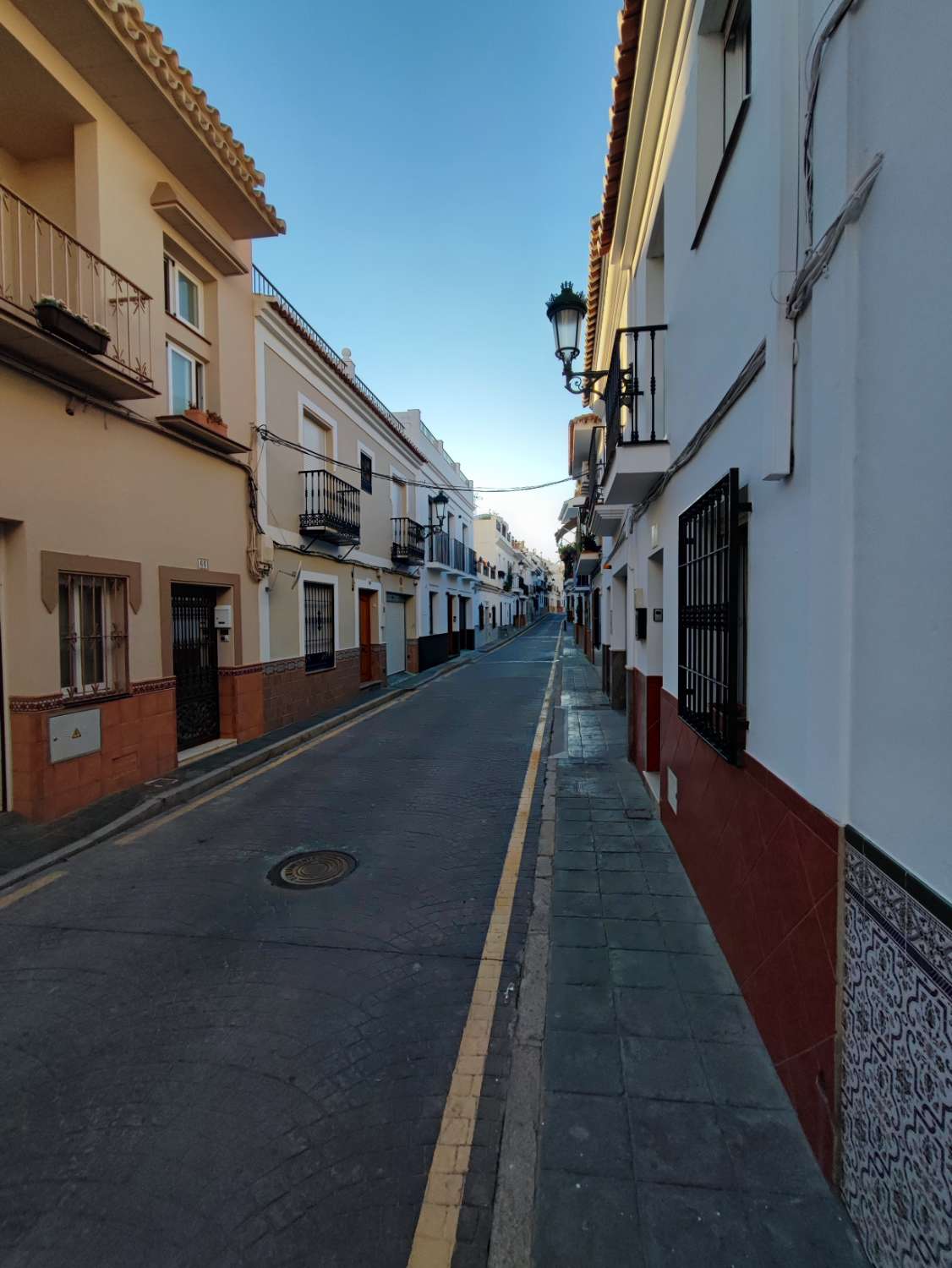 Maison de ville entièrement rénovée au centre de Nerja