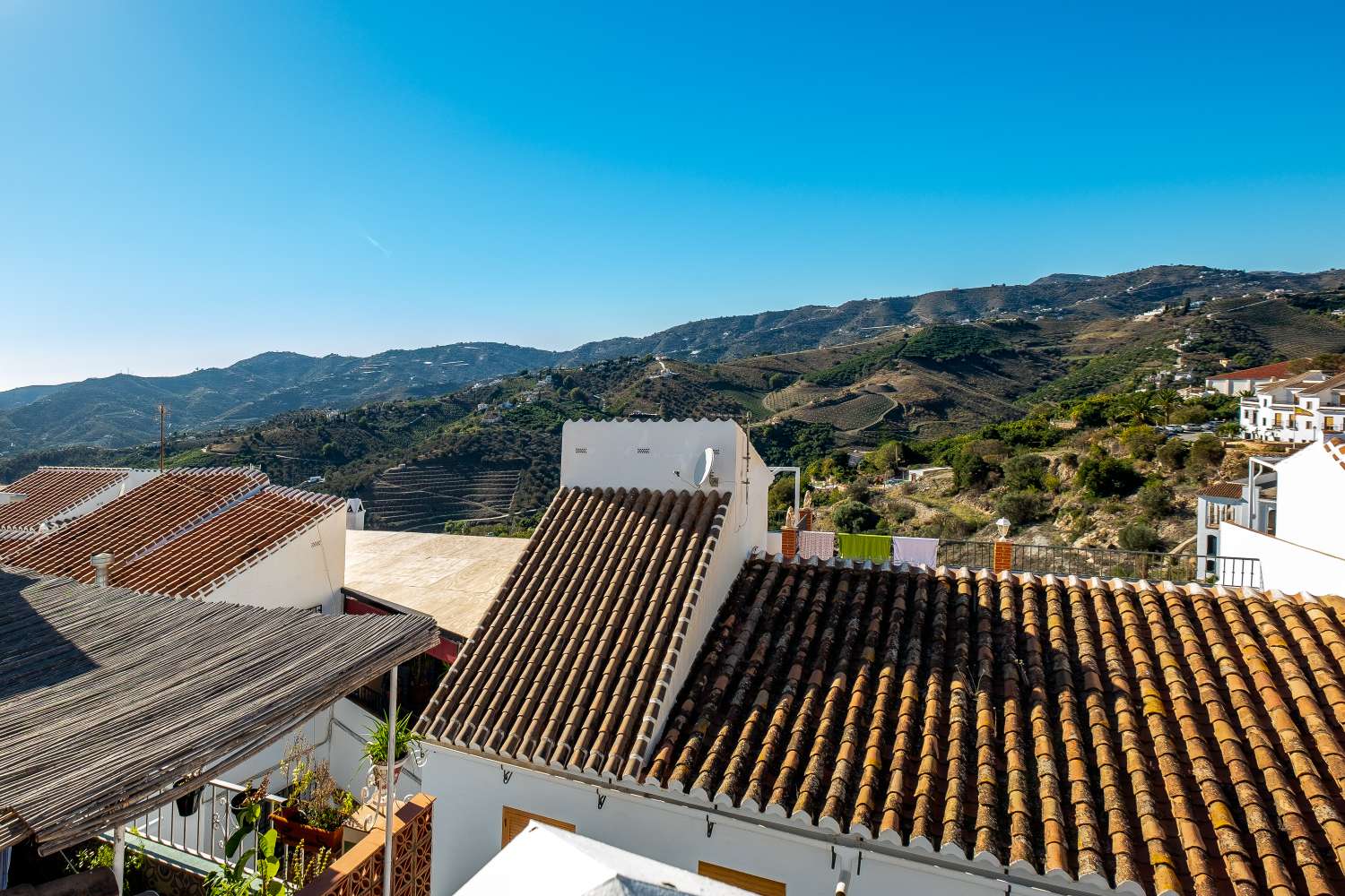 Beautiful apartment with spectacular views over Frigiliana and the mountains