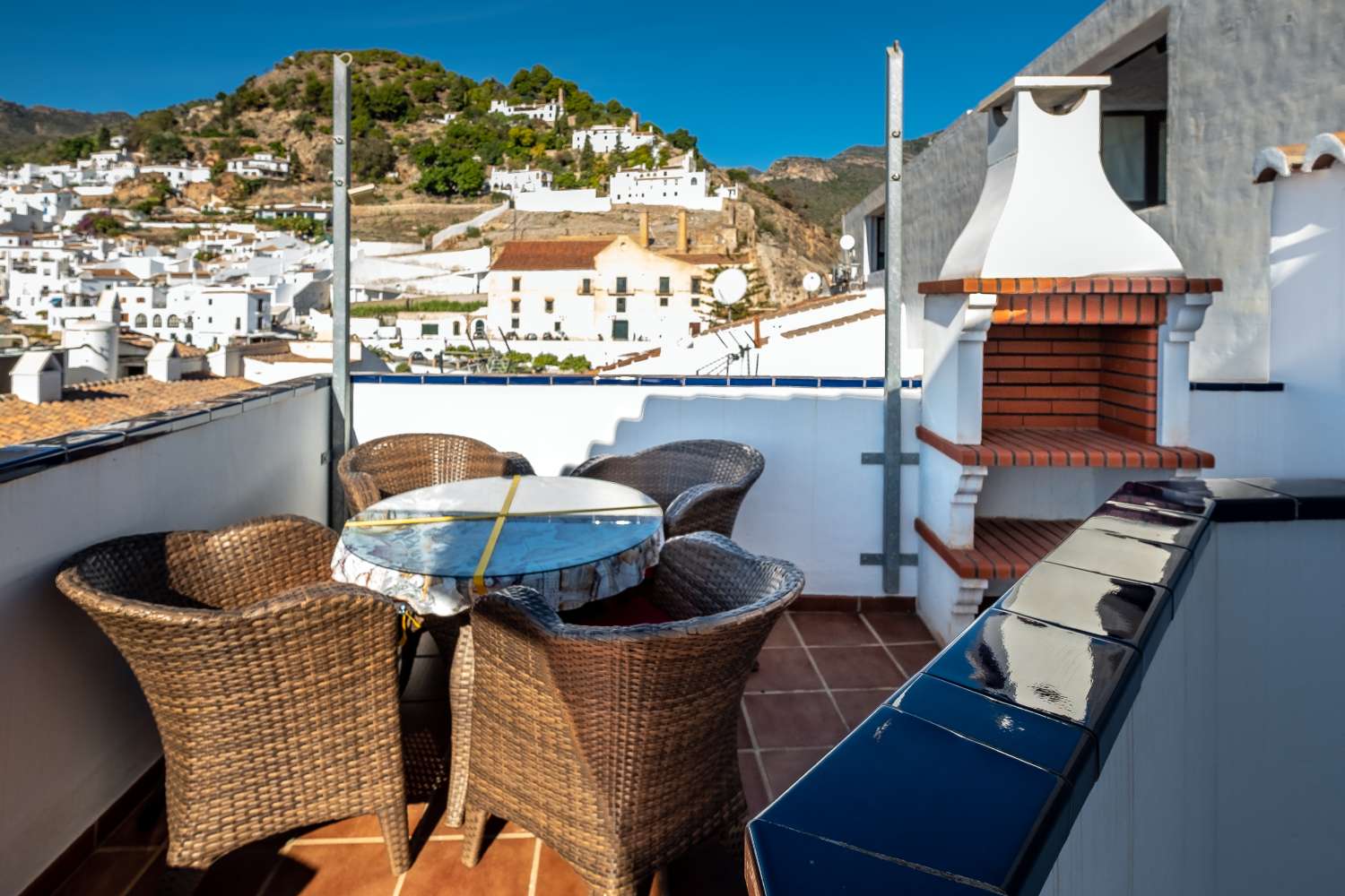 Beautiful apartment with spectacular views over Frigiliana and the mountains