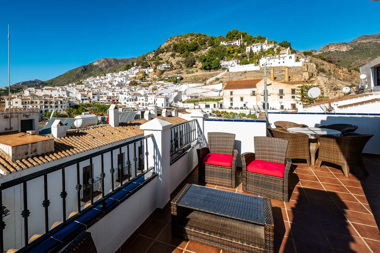 Beautiful apartment with spectacular views over Frigiliana and the mountains