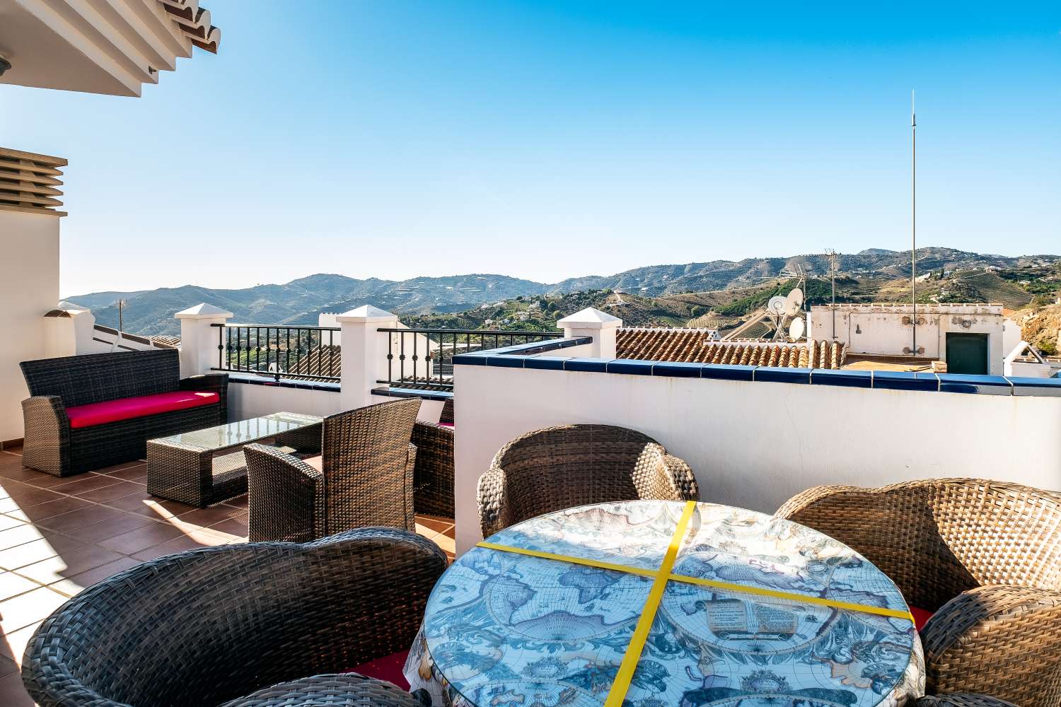 Bellissimo appartamento con vista spettacolare su Frigiliana e sulle montagne