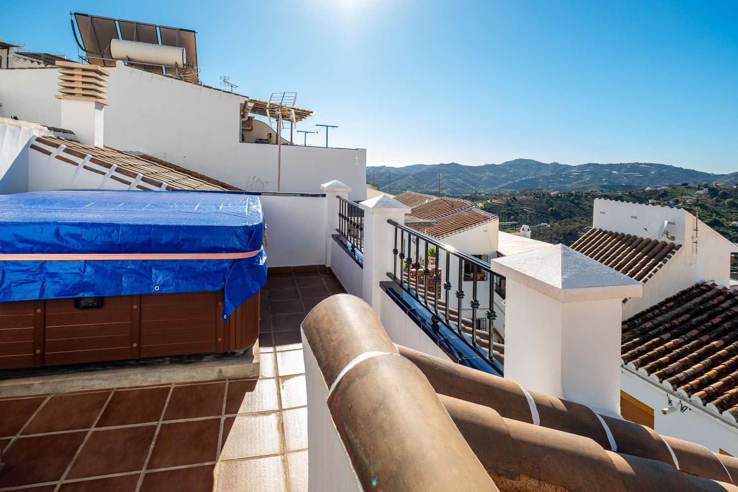 Schöne Wohnung mit spektakulärem Blick über Frigiliana und die Berge