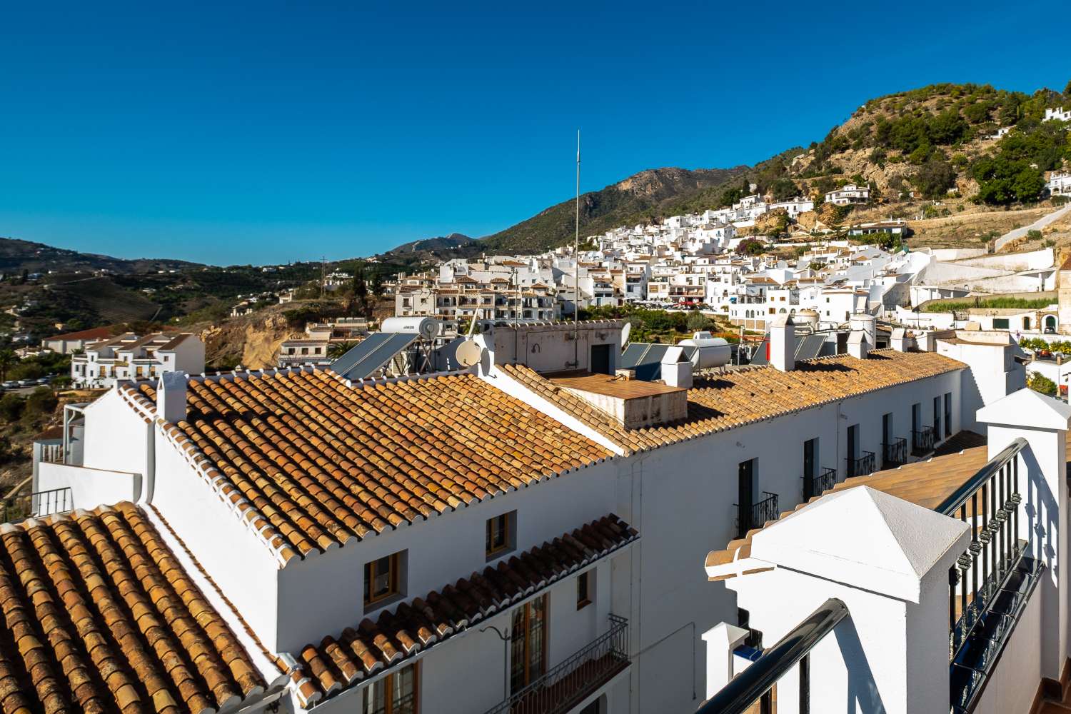 Bellissimo appartamento con vista spettacolare su Frigiliana e sulle montagne