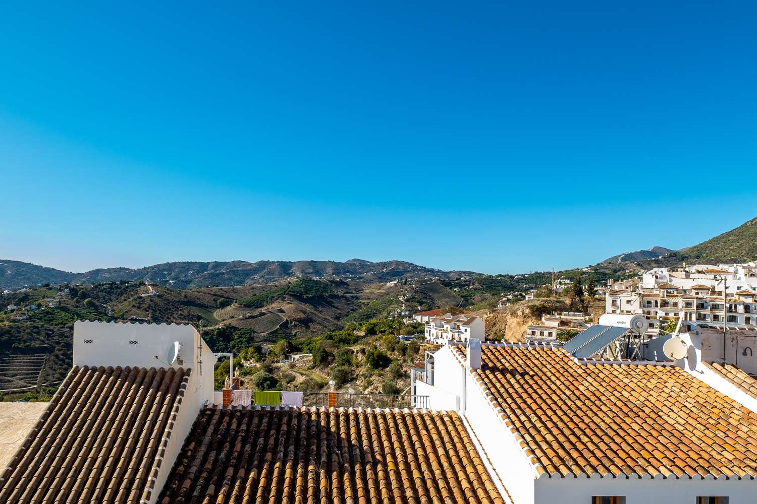 Beautiful apartment with spectacular views over Frigiliana and the mountains