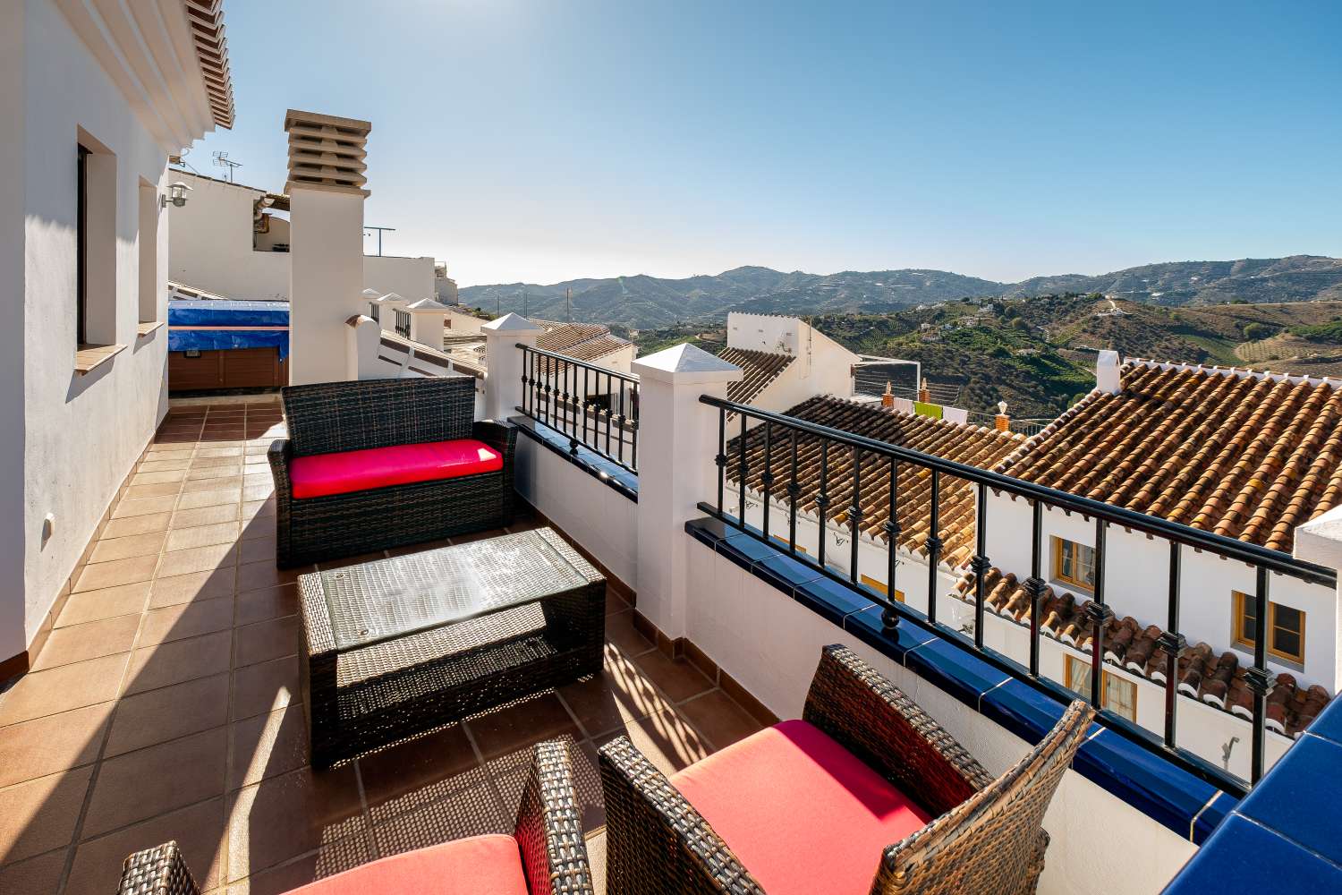 Schöne Wohnung mit spektakulärem Blick über Frigiliana und die Berge