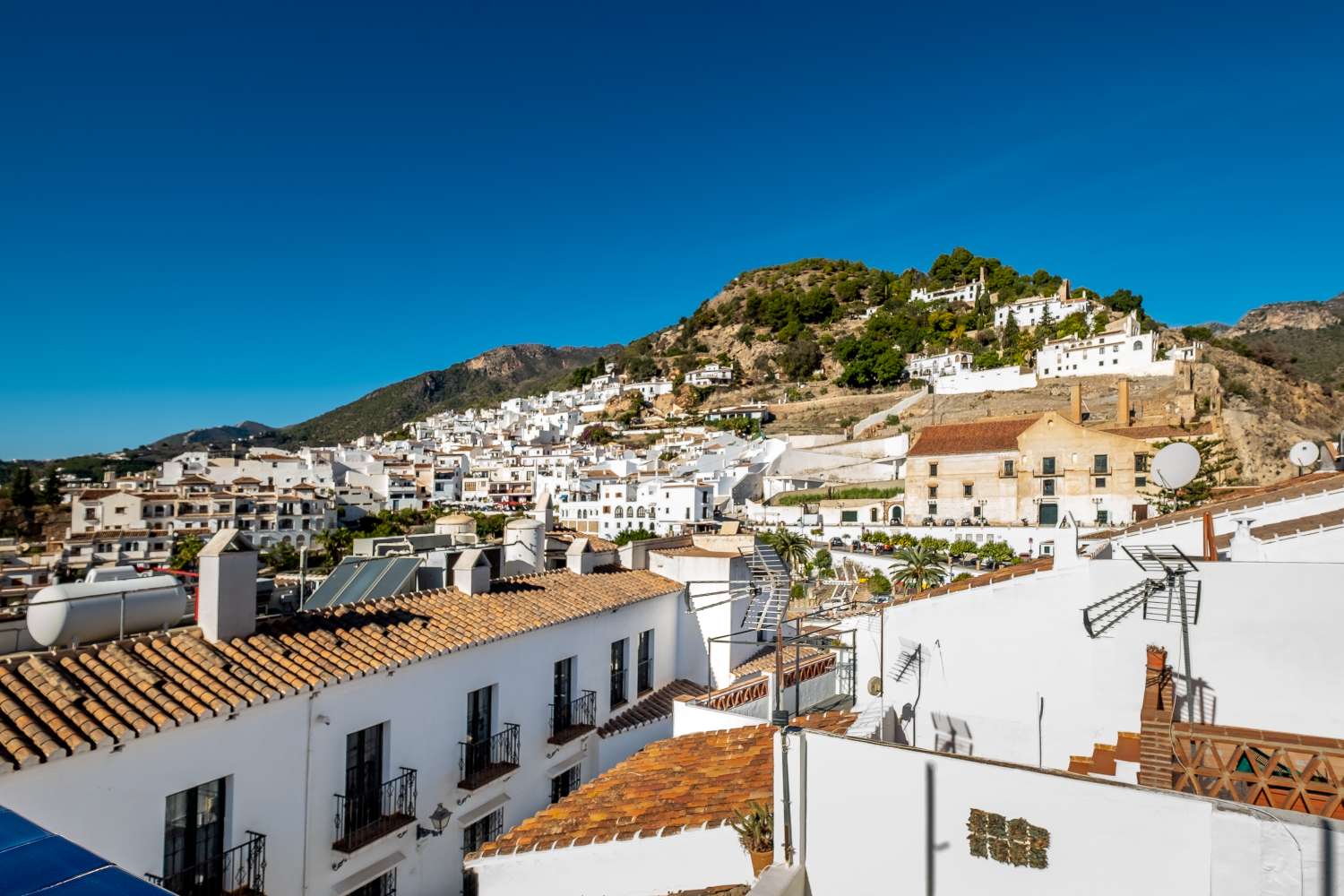 Schöne Wohnung mit spektakulärem Blick über Frigiliana und die Berge