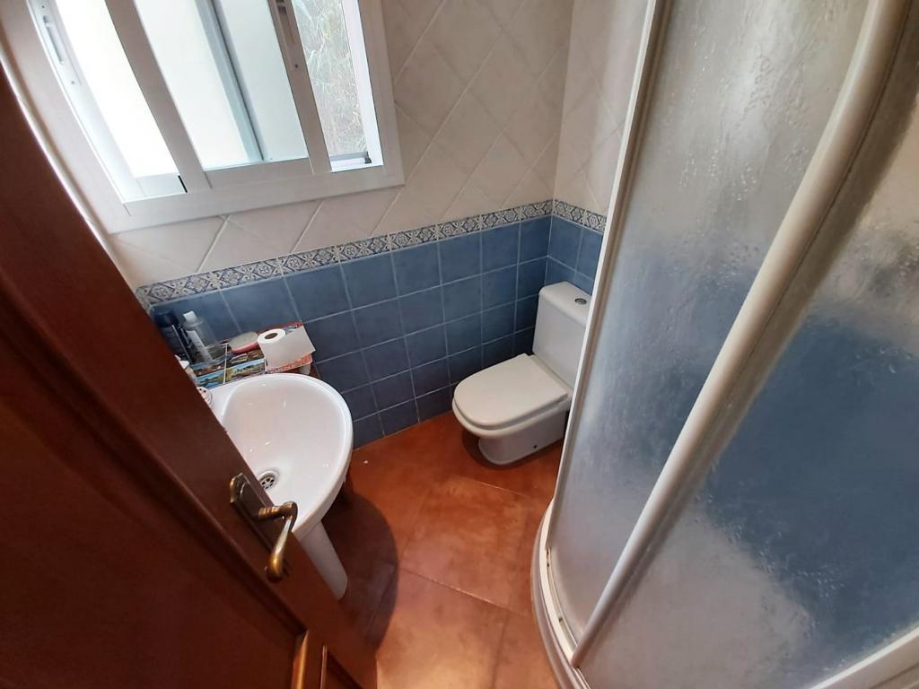 PROPRIETÀ DI CAMPAGNA CON 3 CAMERE DA LETTO CON 2538 m2 DI TERRENO PIANETALE, PISCINA, GARAGE E APPARTAMENTO INDIPENDENTE - NERJA, EST