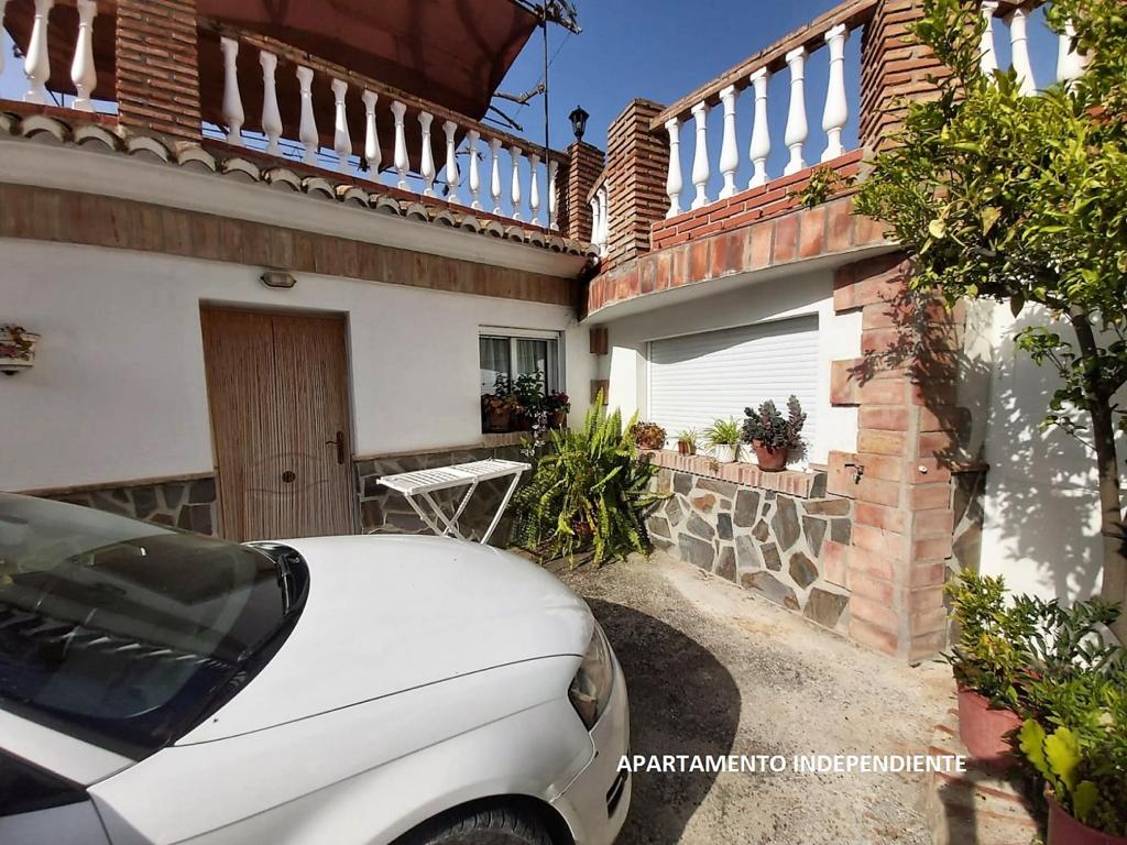 LANDHAUS MIT 3 SCHLAFZIMMERN, 2538 m2 FLACHGRUNDSTÜCK, SWIMMINGPOOL, GARAGE UND FREISTEHENDER WOHNUNG - NERJA, OSTEN