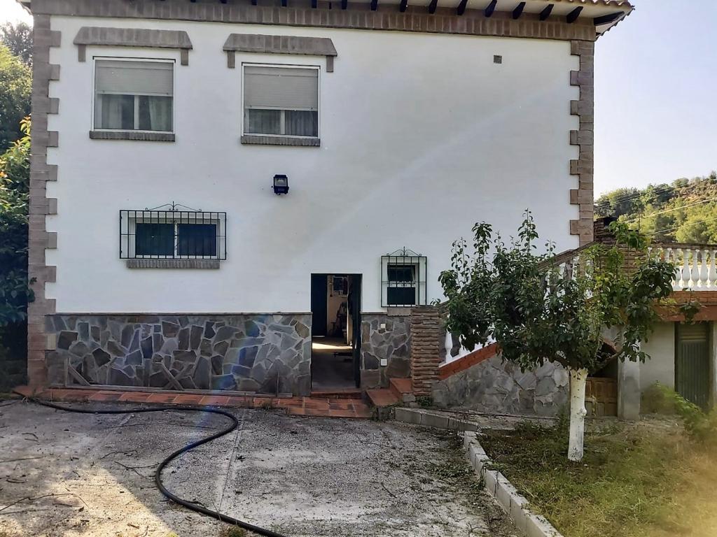 LANDHAUS MIT 3 SCHLAFZIMMERN, 2538 m2 FLACHGRUNDSTÜCK, SWIMMINGPOOL, GARAGE UND FREISTEHENDER WOHNUNG - NERJA, OSTEN