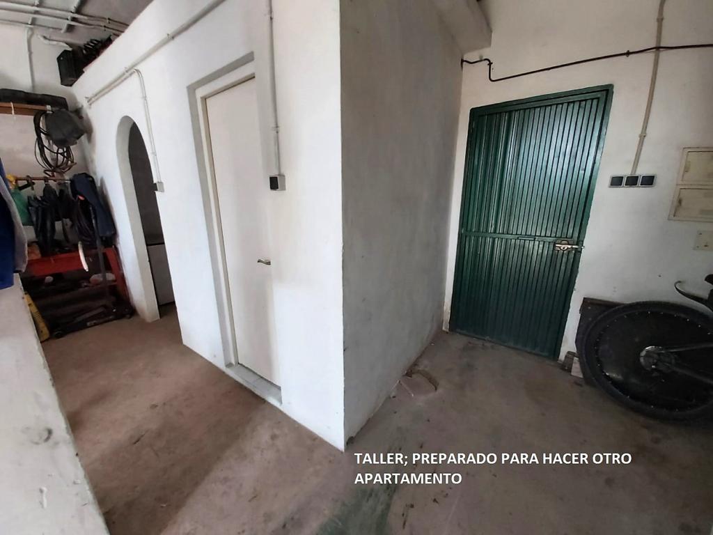 PROPRIETÀ DI CAMPAGNA CON 3 CAMERE DA LETTO CON 2538 m2 DI TERRENO PIANETALE, PISCINA, GARAGE E APPARTAMENTO INDIPENDENTE - NERJA, EST