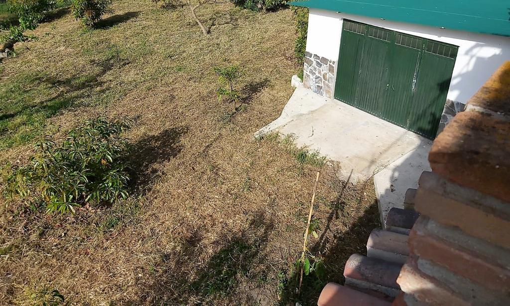 PROPRIETÀ DI CAMPAGNA CON 3 CAMERE DA LETTO CON 2538 m2 DI TERRENO PIANETALE, PISCINA, GARAGE E APPARTAMENTO INDIPENDENTE - NERJA, EST