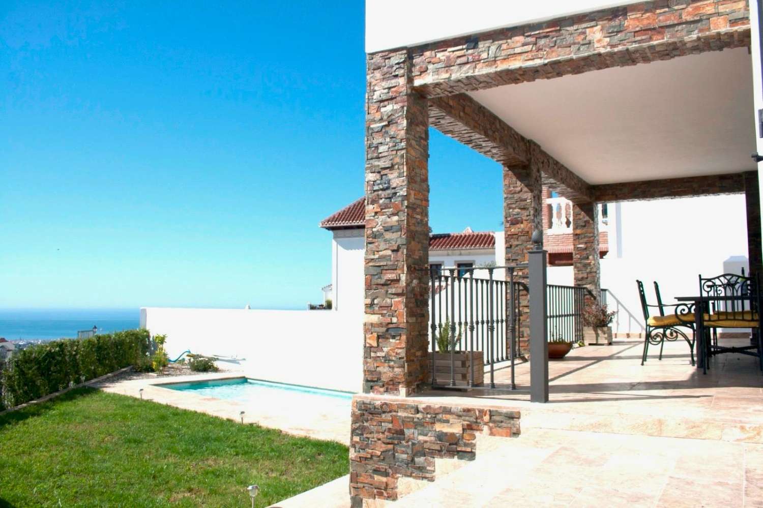 LUXURIOUS AND SPACIOUS VILLA IN FRIGILIANA