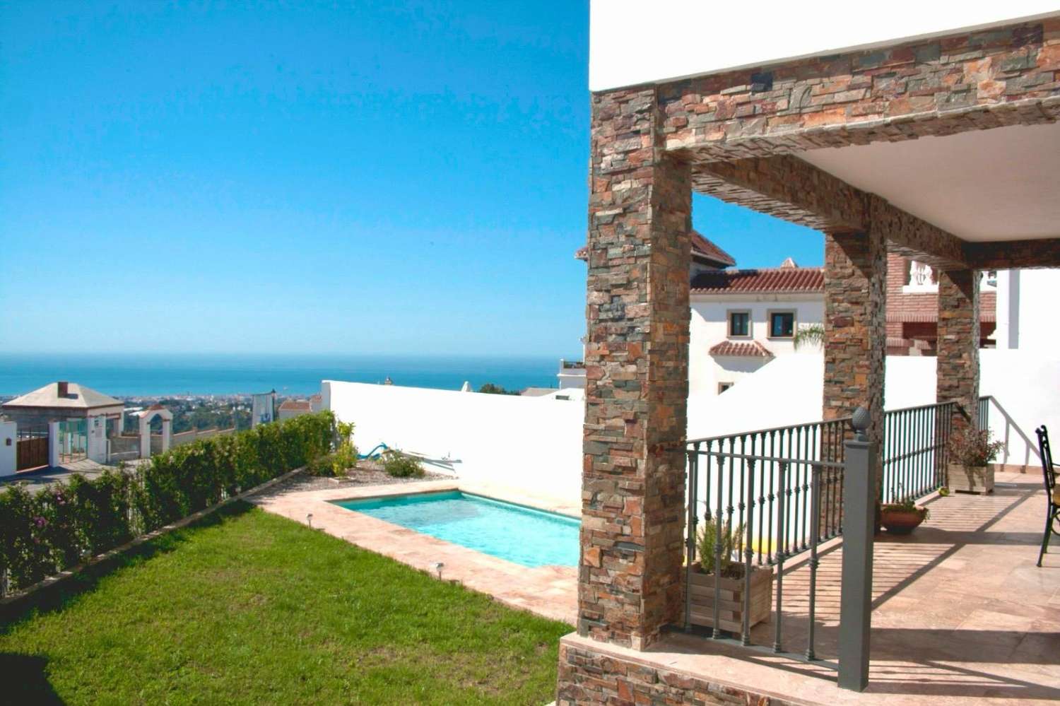 LUXURIOUS AND SPACIOUS VILLA IN FRIGILIANA