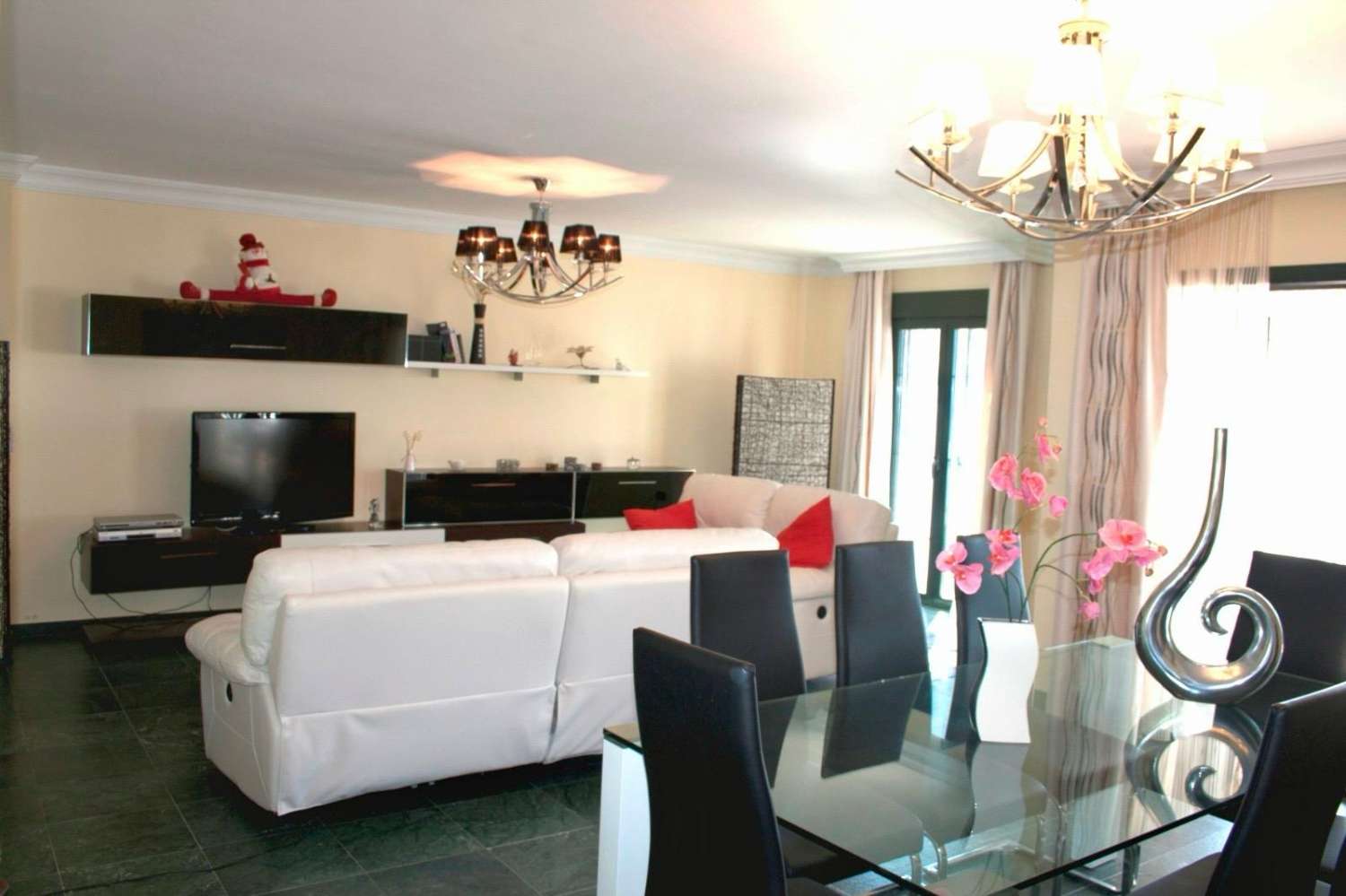 LUXURIOUS AND SPACIOUS VILLA IN FRIGILIANA