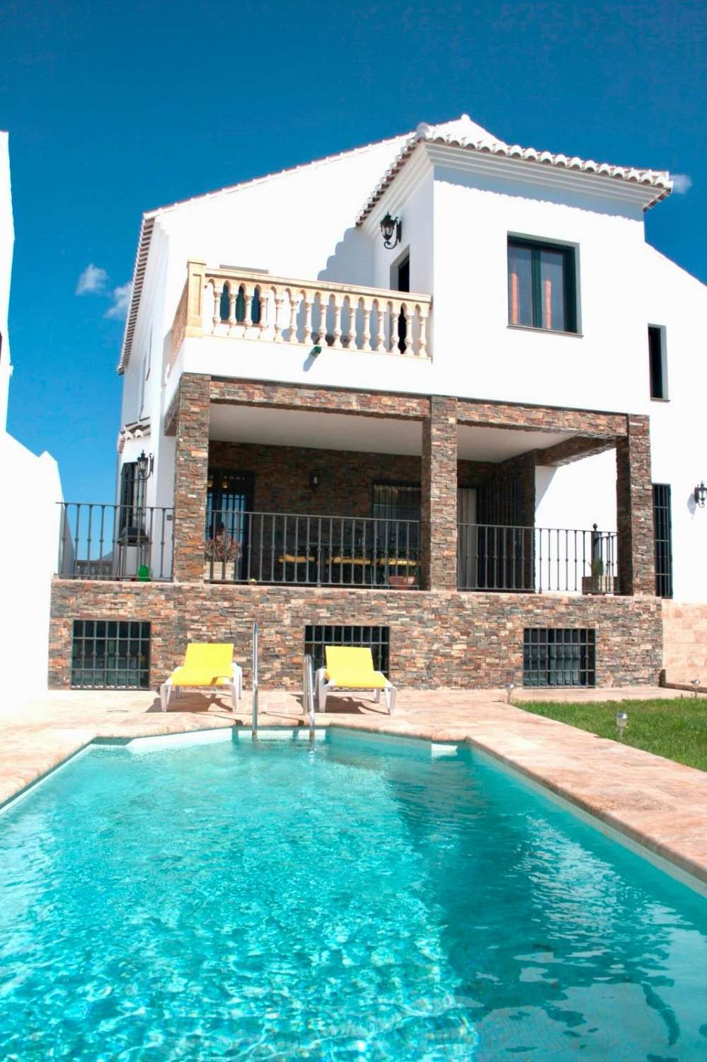 LUXURIOUS AND SPACIOUS VILLA IN FRIGILIANA