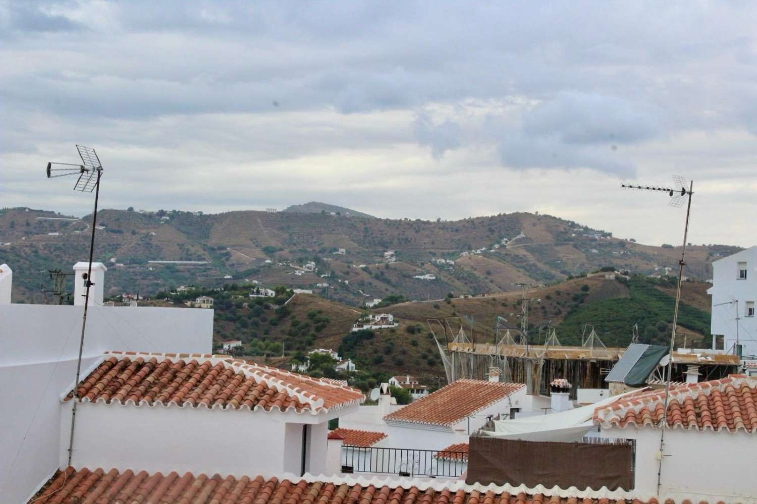 MAISON DE VILLE SPACIEUSE AVEC APPARTEMENT INDÉPENDANT - FRIGILIANA