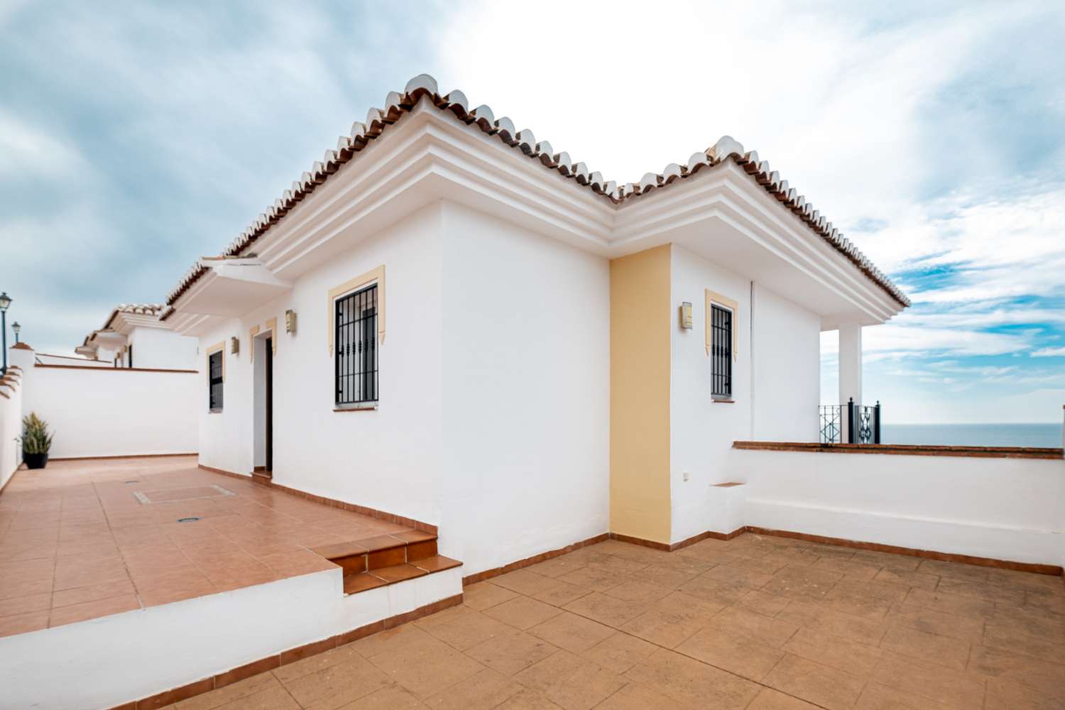 Schöne unabhängige Villa im Torrox Park in perfektem Zustand und mit atemberaubendem Meerblick