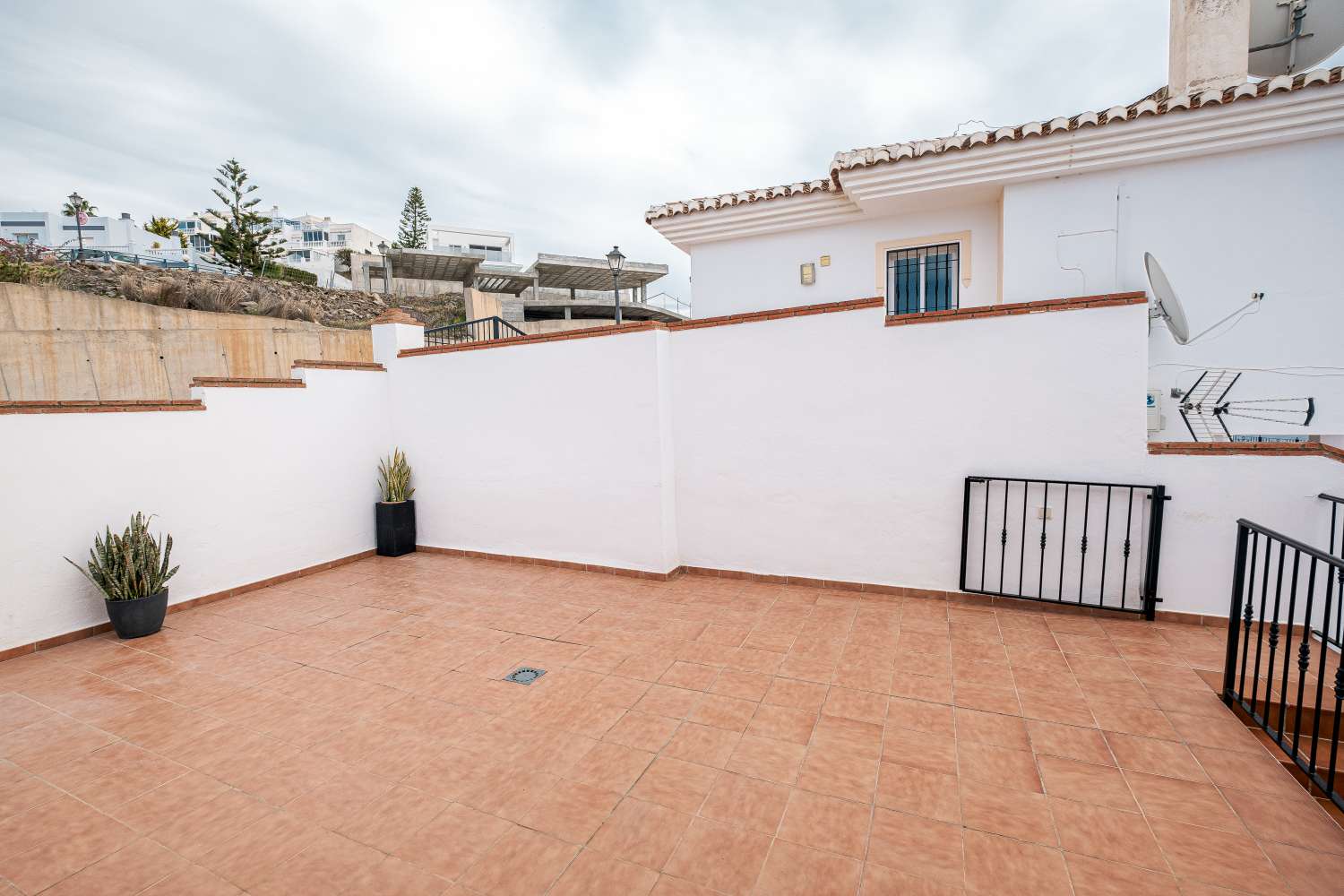 Schöne unabhängige Villa im Torrox Park in perfektem Zustand und mit atemberaubendem Meerblick