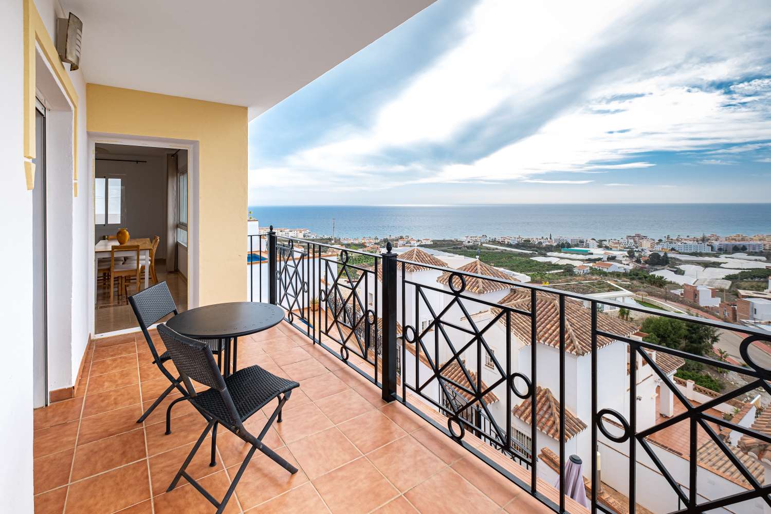 Schöne unabhängige Villa im Torrox Park in perfektem Zustand und mit atemberaubendem Meerblick