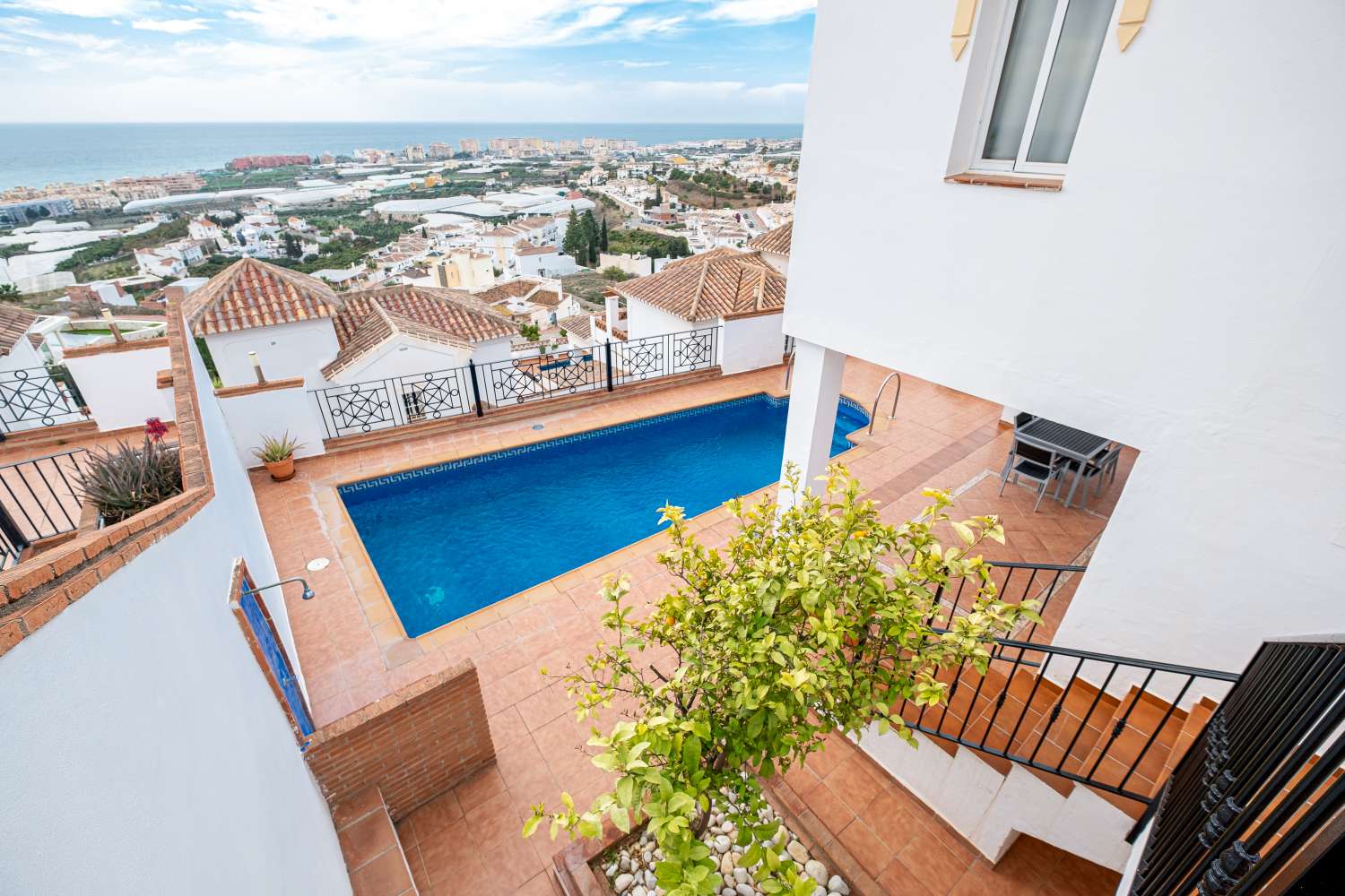 Belle villa indépendante à Torrox Park en parfait état et avec une vue imprenable sur la mer