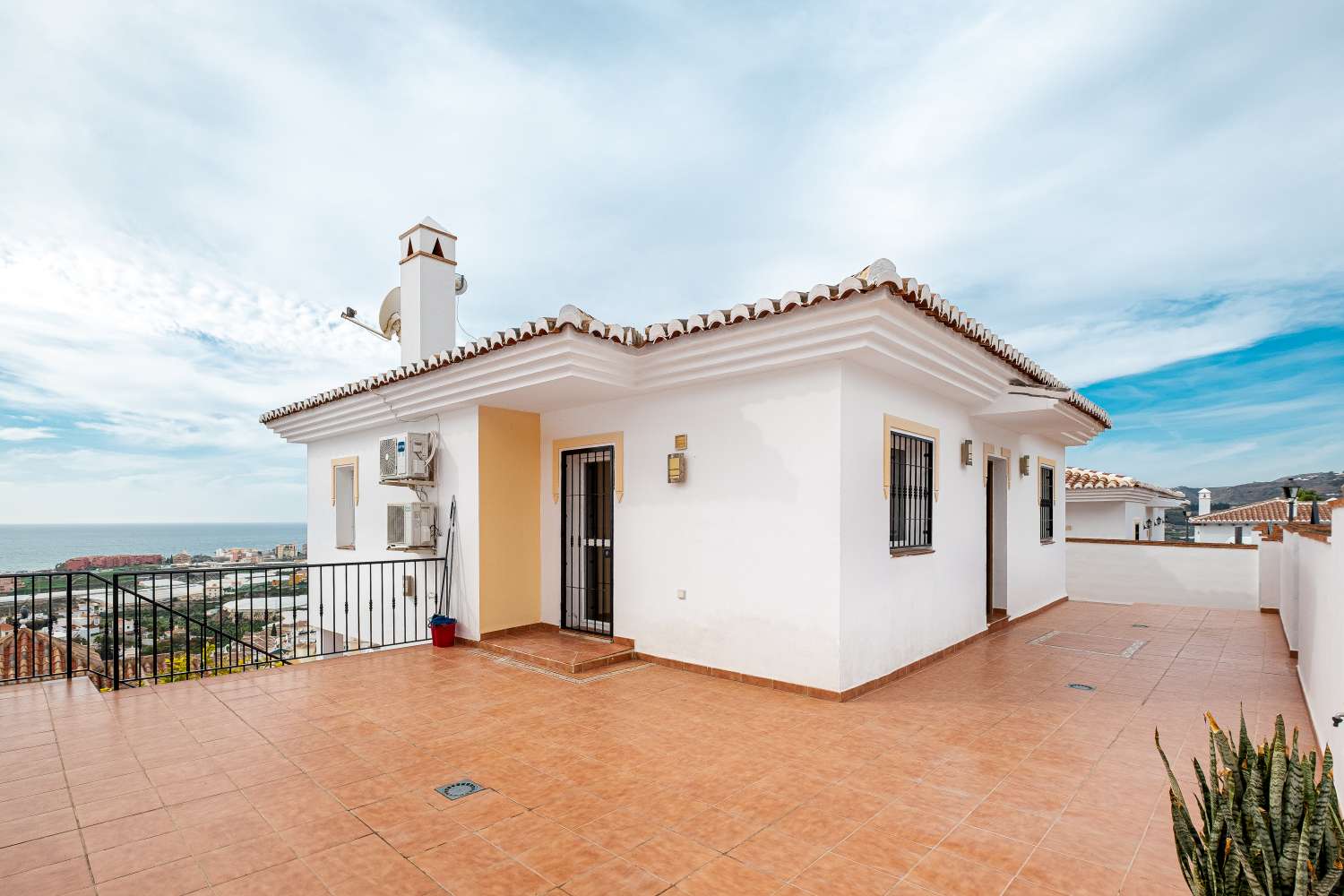 Belle villa indépendante à Torrox Park en parfait état et avec une vue imprenable sur la mer