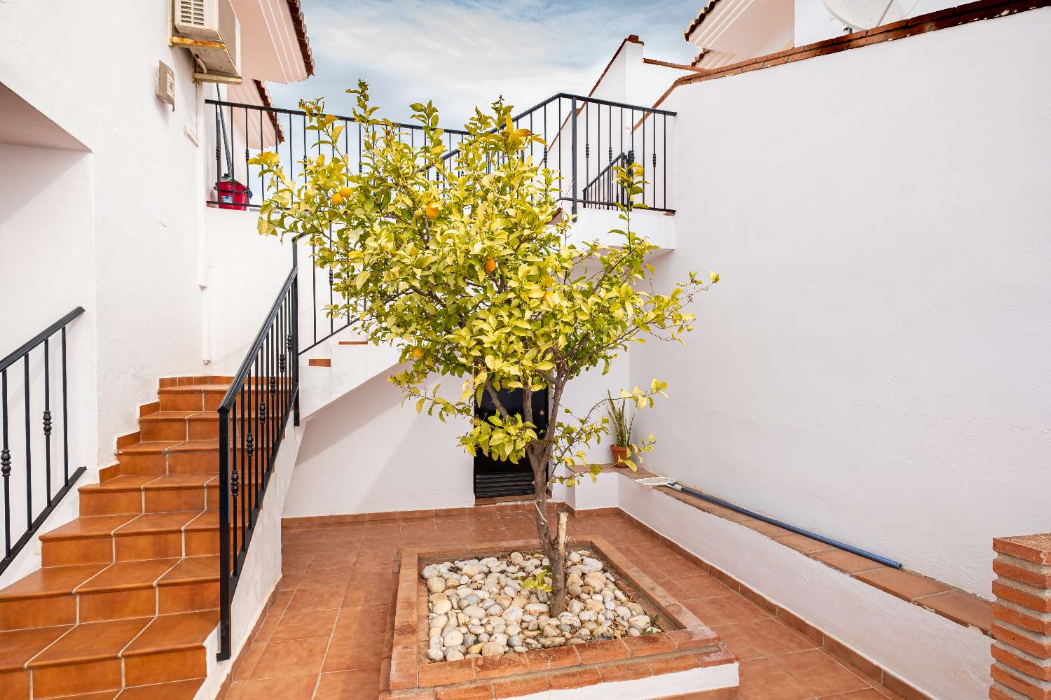 Schöne unabhängige Villa im Torrox Park in perfektem Zustand und mit atemberaubendem Meerblick