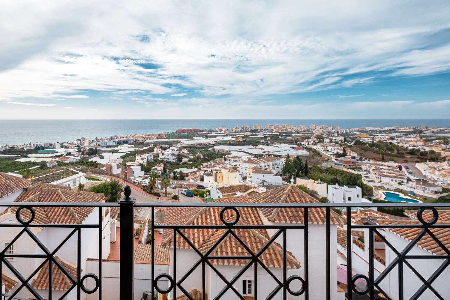 Schöne unabhängige Villa im Torrox Park in perfektem Zustand und mit atemberaubendem Meerblick