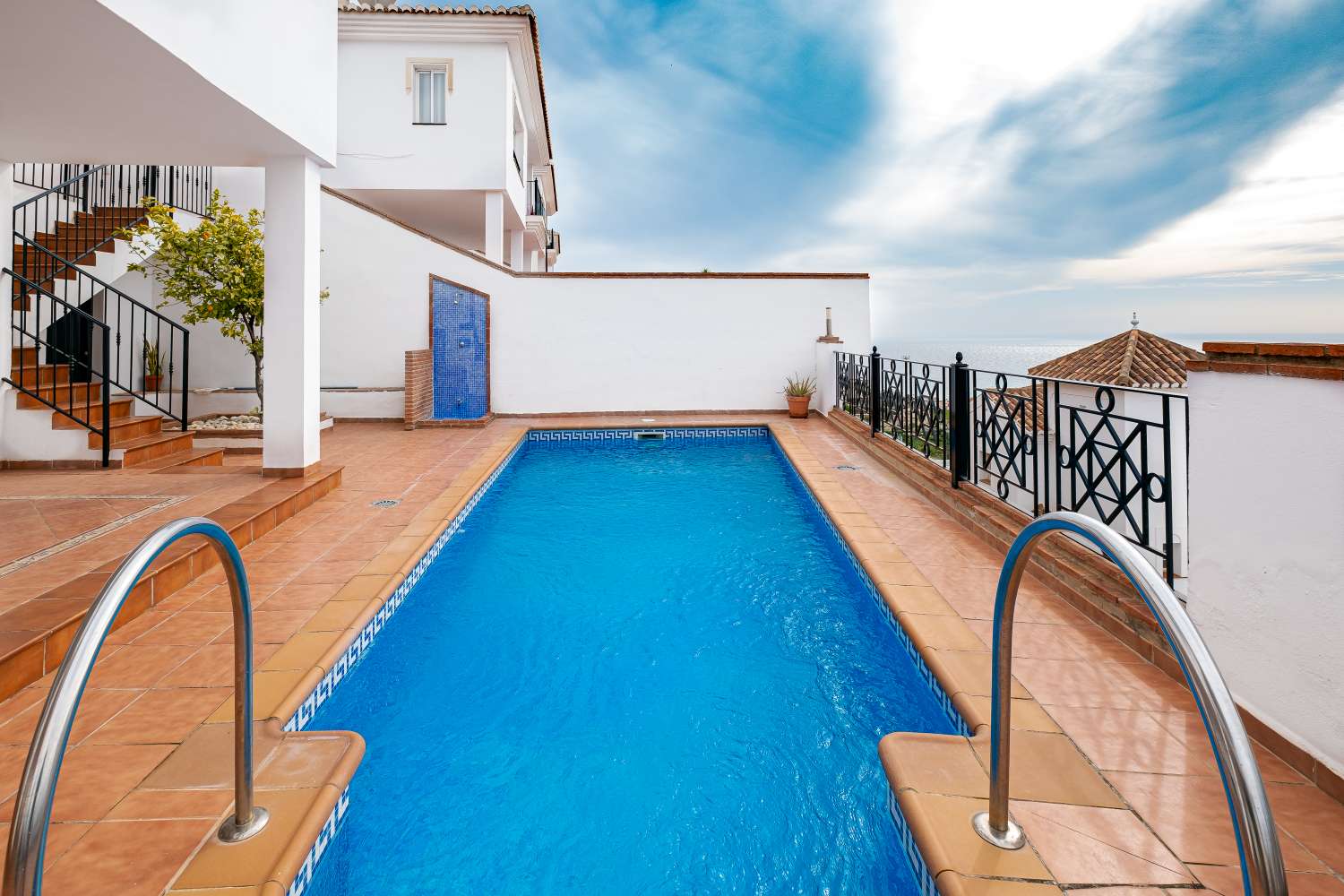 Schöne unabhängige Villa im Torrox Park in perfektem Zustand und mit atemberaubendem Meerblick