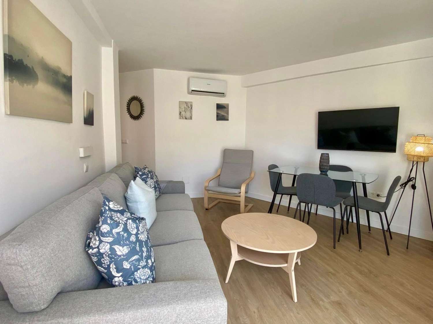 Schöne und zentral gelegene renovierte Zwei-Zimmer-Wohnung in Nerja