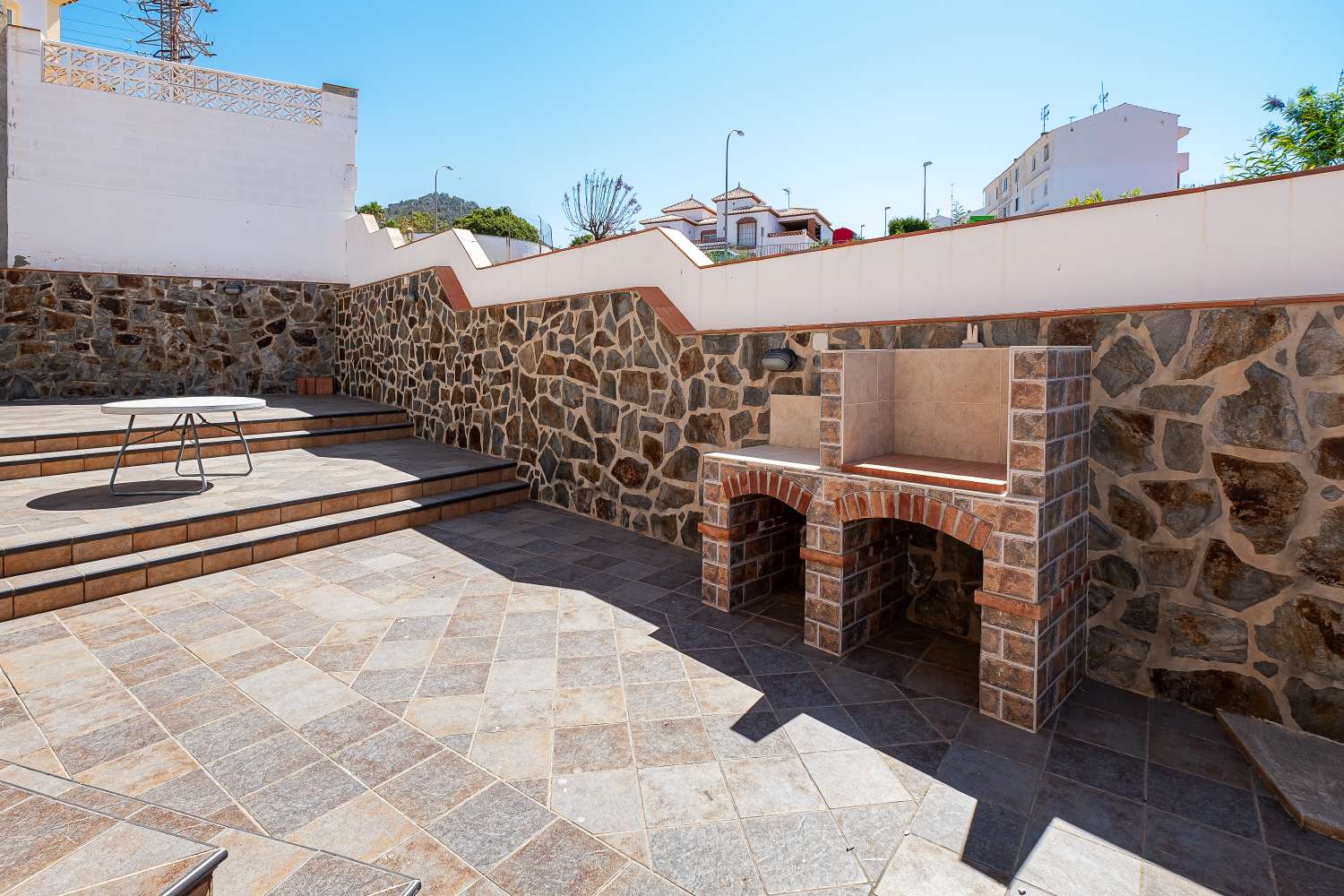 Spacious semi-detached villa in Flamingo Urbanization - Nerja