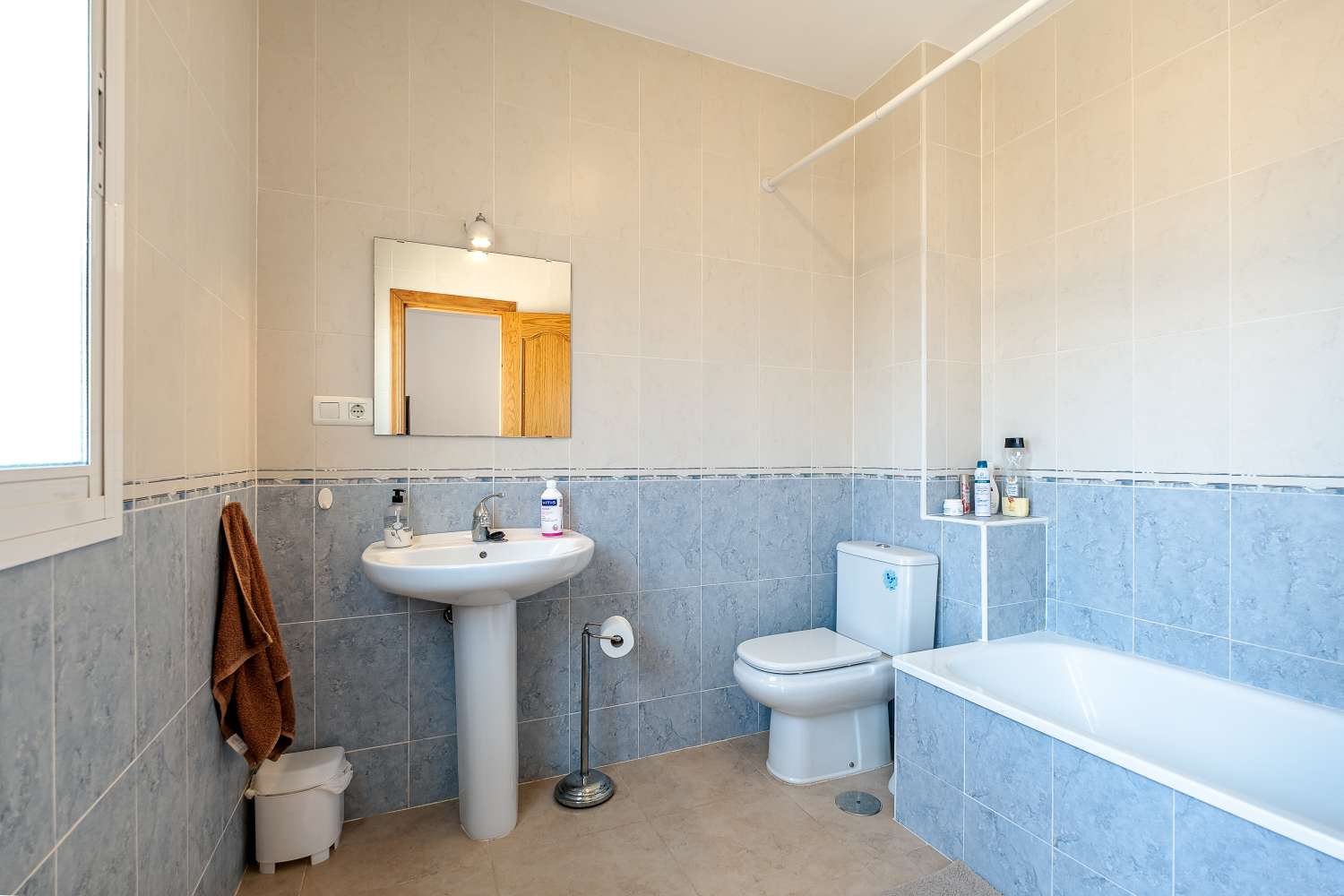 Spacious semi-detached villa in Flamingo Urbanization - Nerja