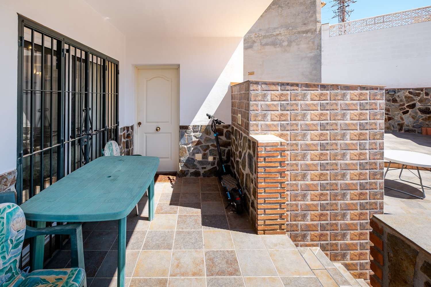 Spacious semi-detached villa in Flamingo Urbanization - Nerja