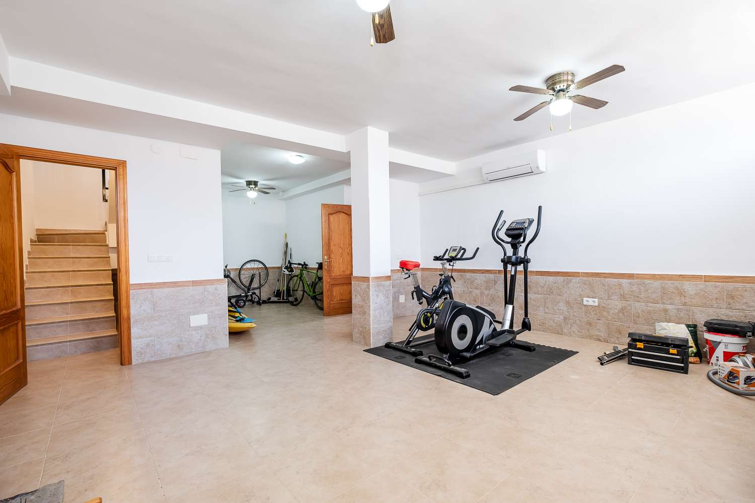 Spacious semi-detached villa in Flamingo Urbanization - Nerja
