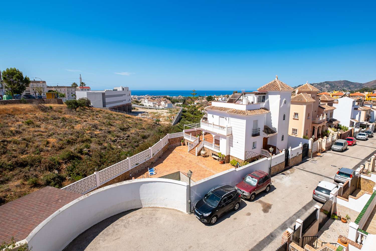 Spacious semi-detached villa in Flamingo Urbanization - Nerja