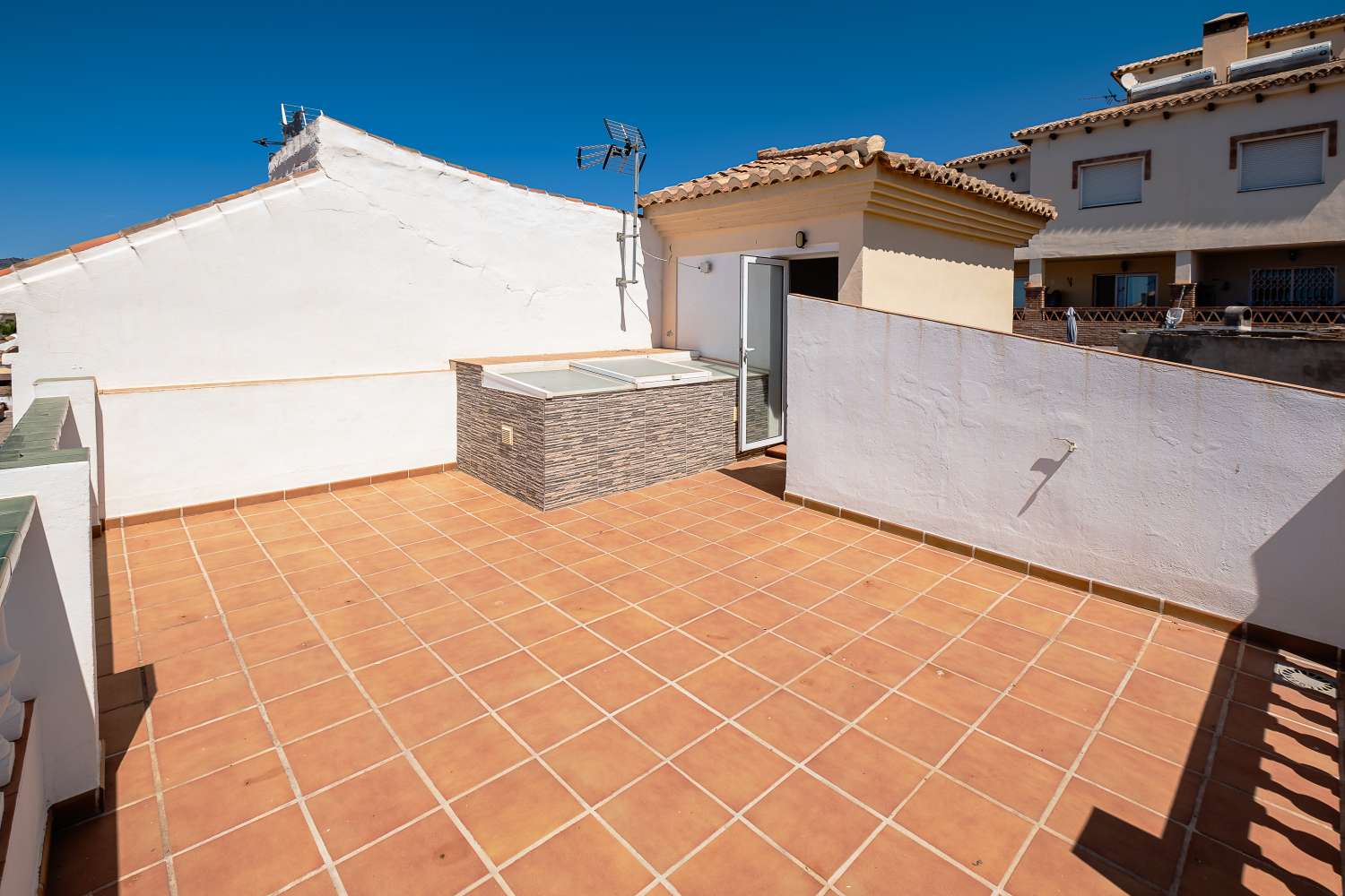 Spacious semi-detached villa in Flamingo Urbanization - Nerja