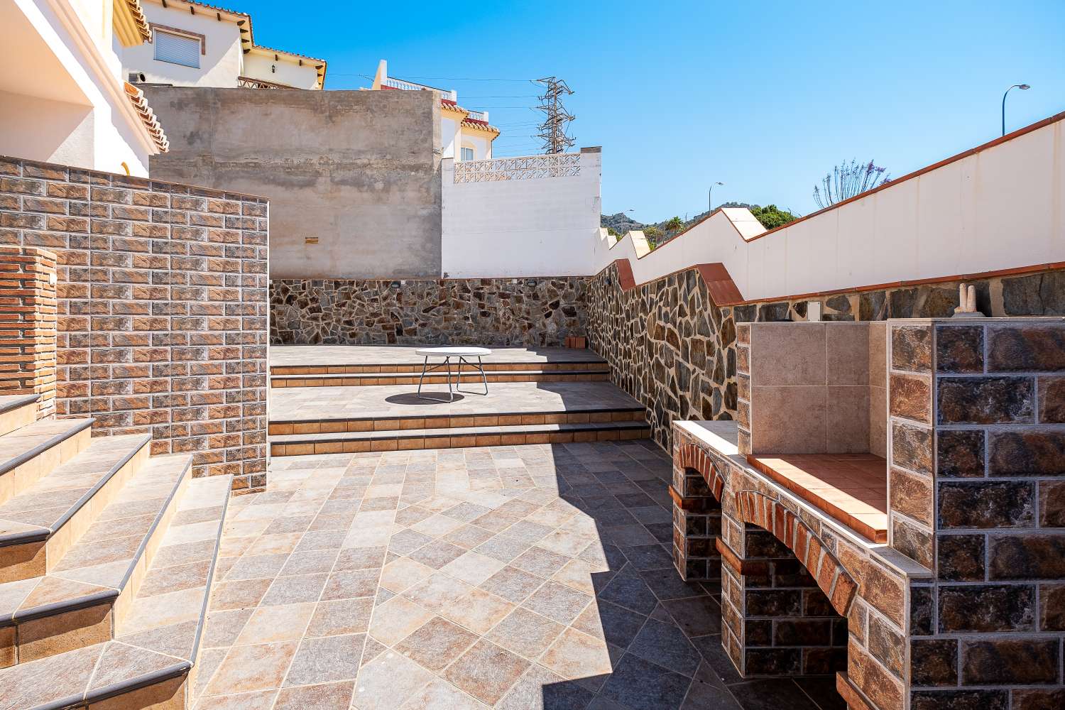 Spacious semi-detached villa in Flamingo Urbanization - Nerja