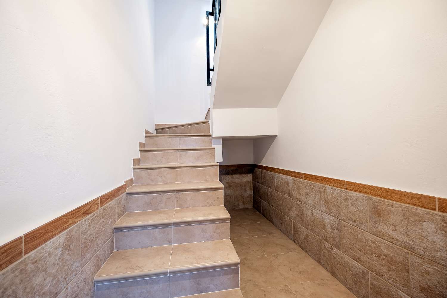 Spacious semi-detached villa in Flamingo Urbanization - Nerja