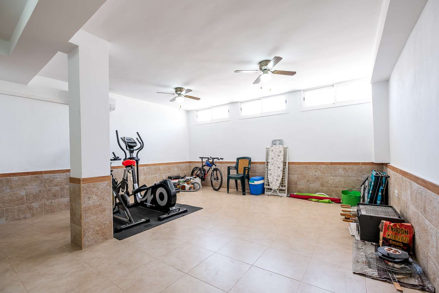 Spacious semi-detached villa in Flamingo Urbanization - Nerja
