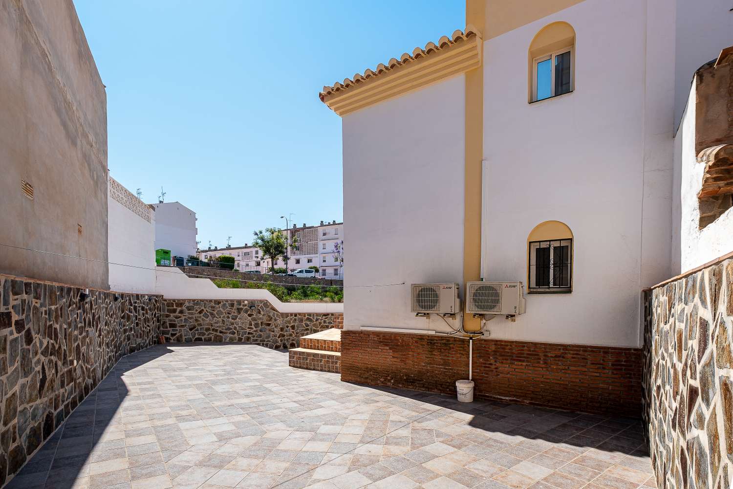 Spacious semi-detached villa in Flamingo Urbanization - Nerja