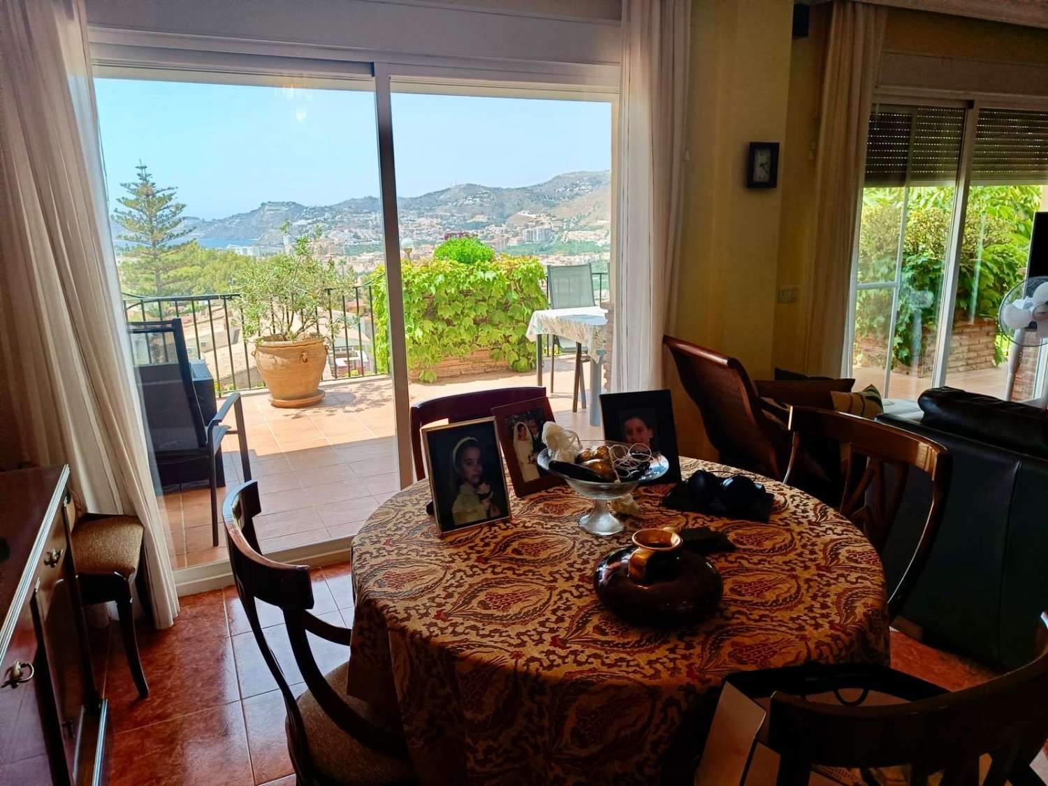 Fantástica villa con vistas al mar y a la montaña situada en Almuñécar,