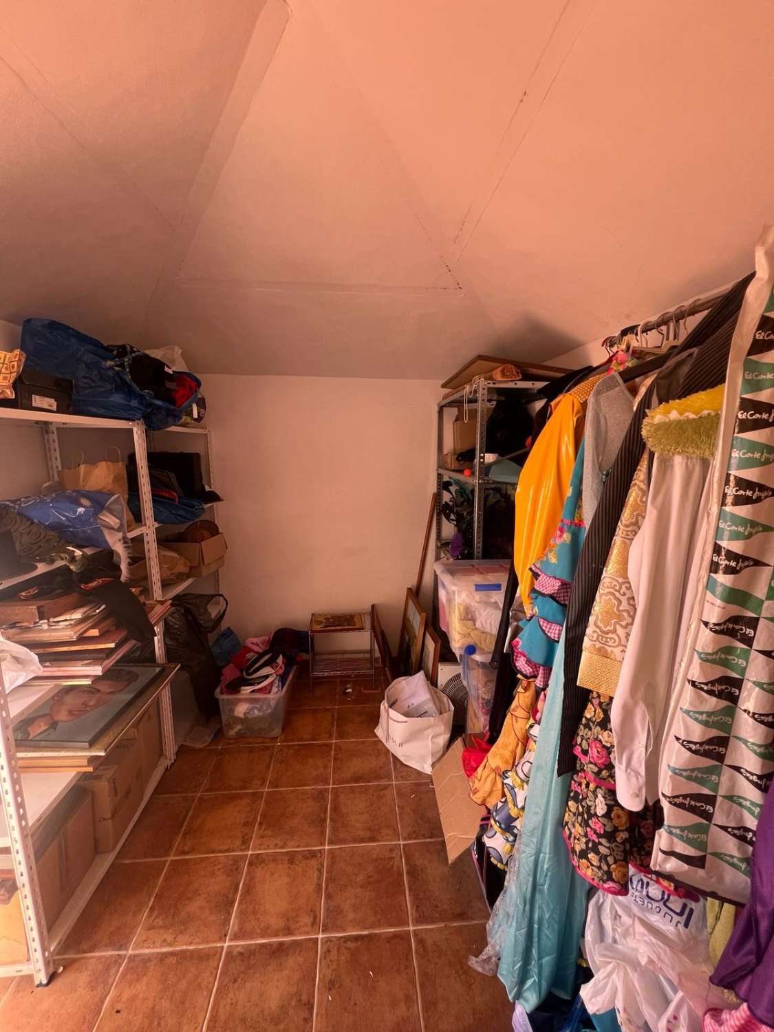 Espaciosa casa con piscina y parking en Nerja