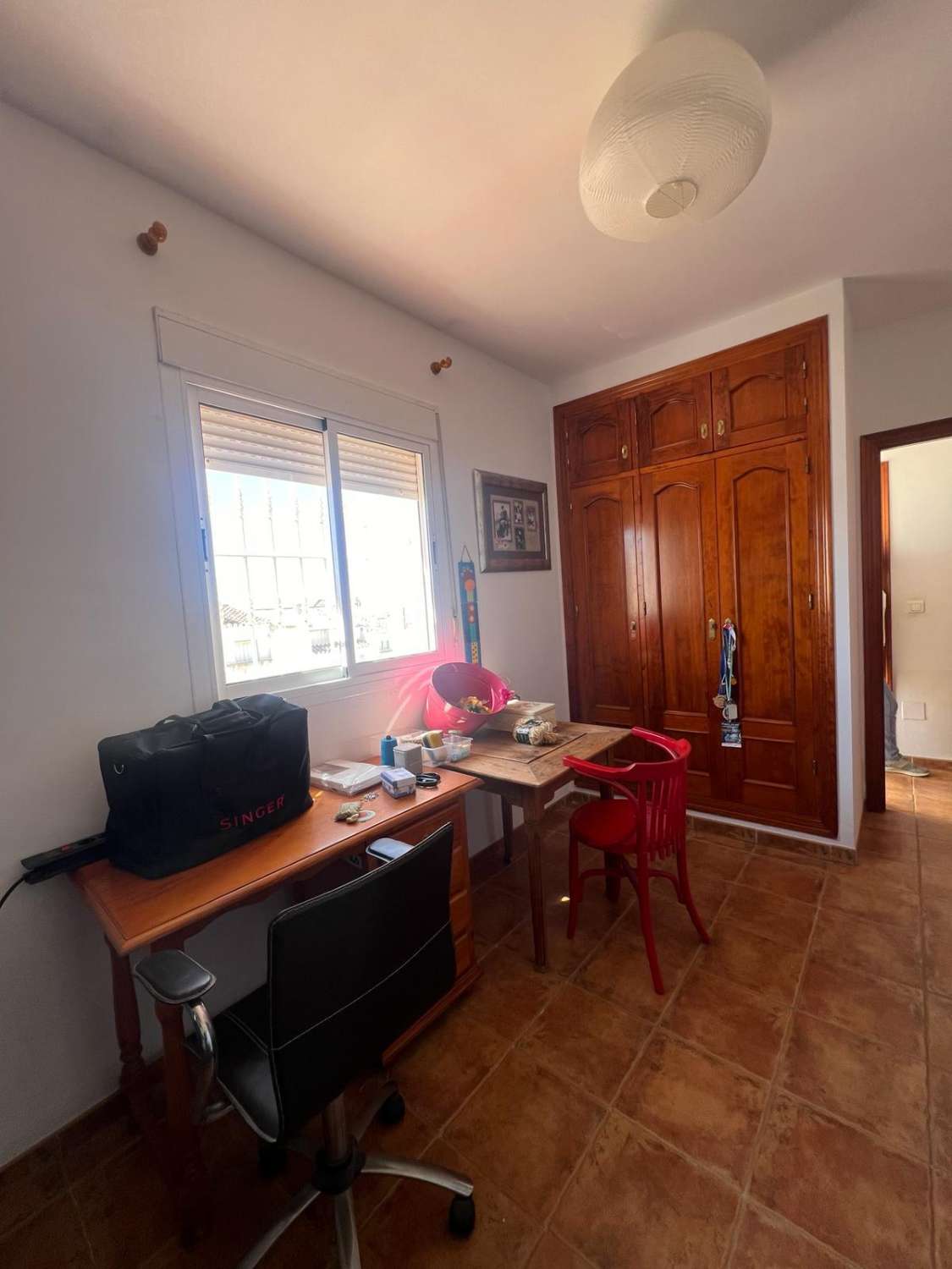 Espaciosa casa con piscina y parking en Nerja