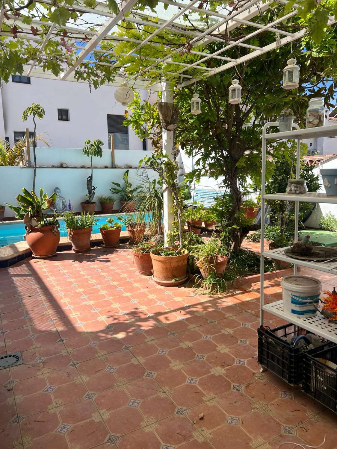 Espaciosa casa con piscina y parking en Nerja