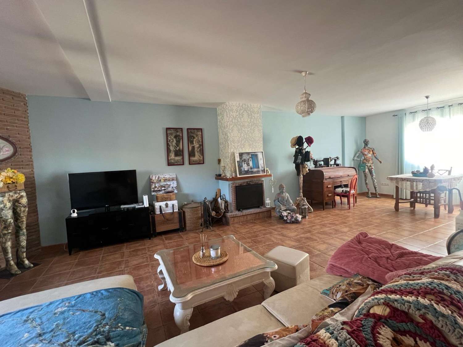 Espaciosa casa con piscina y parking en Nerja