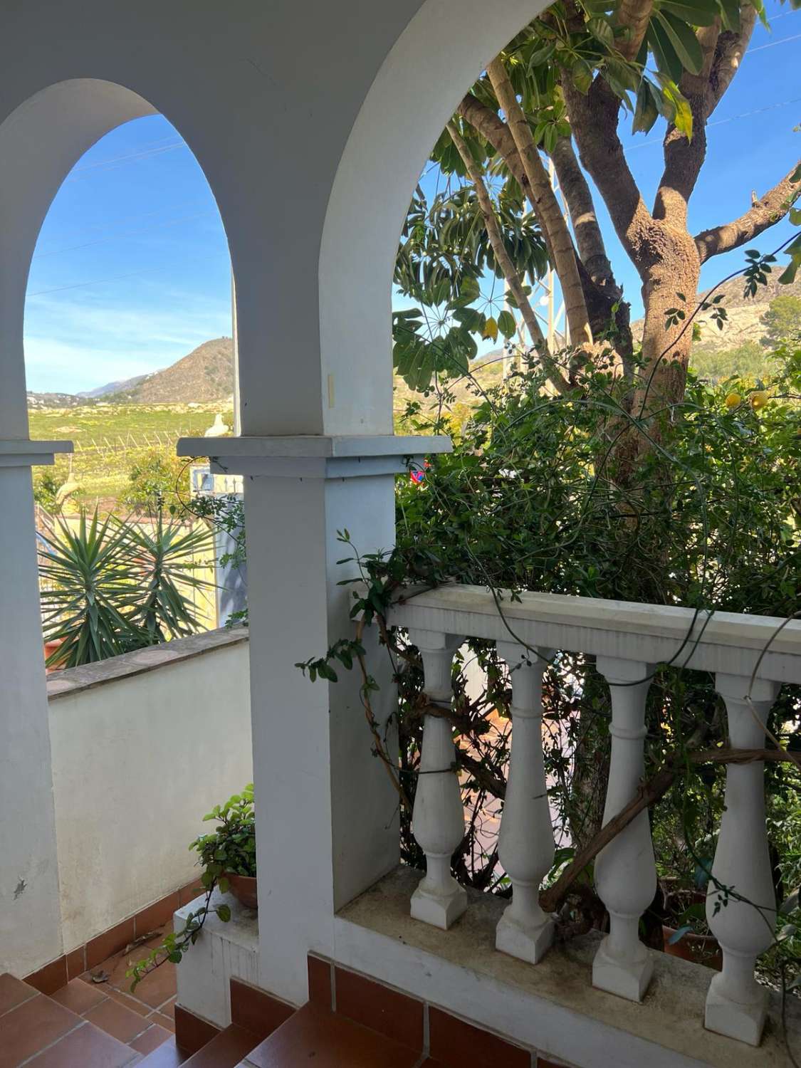 Espaciosa casa con piscina y parking en Nerja