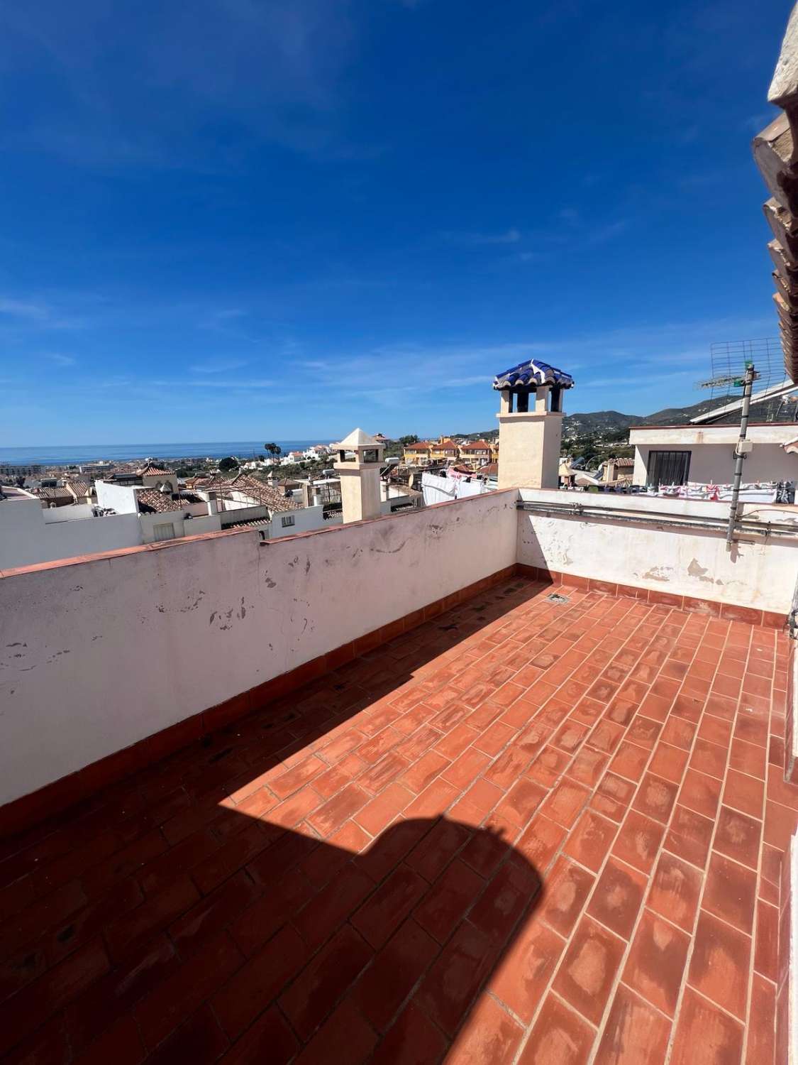 Espaciosa casa con piscina y parking en Nerja