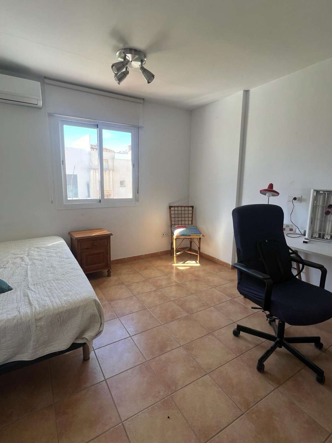 Espaciosa casa con piscina y parking en Nerja